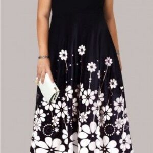 Elegant Black and White Scoop Neck Maxi Dress - NWOT